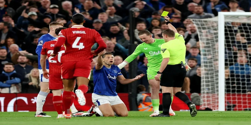Liverpool tiến sát ngôi vương