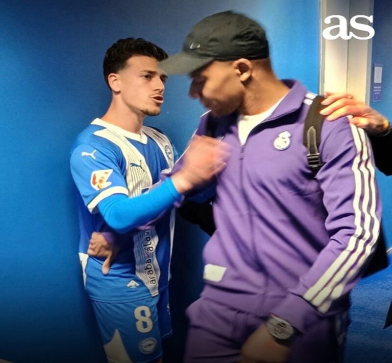 Mbappe xin lỗi Blanco sau trận đấu