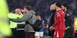 Trụ Cột Everton Thoát Thẻ Đỏ, Arne Slot Châm Biến Quyết Định Trọng Tài